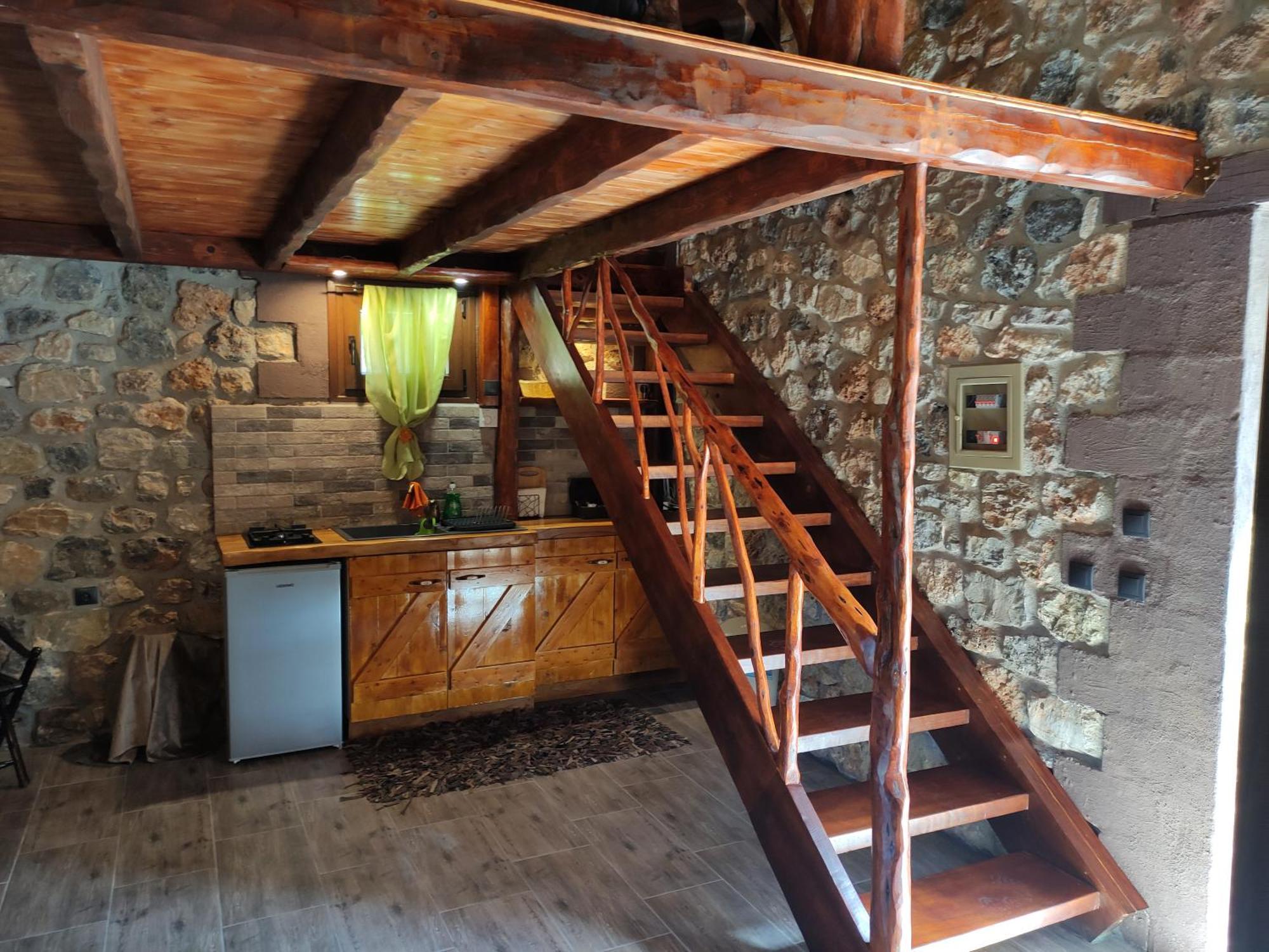 Oneiropagidasuites Kalavryta Quarto foto